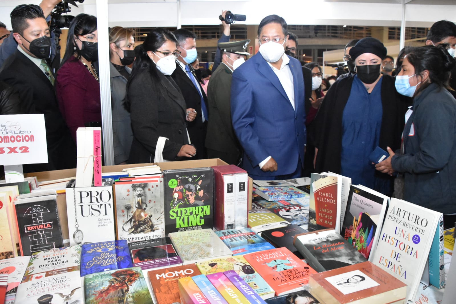 Presidente inaugura la Feria del Libro de La Paz y recomienda invertir en literatura y adquirir el hábito de la lectura