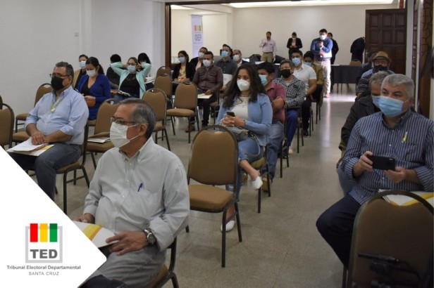El TED Santa Cruz socializa la Ley de Organizaciones Políticas y su reglamento
