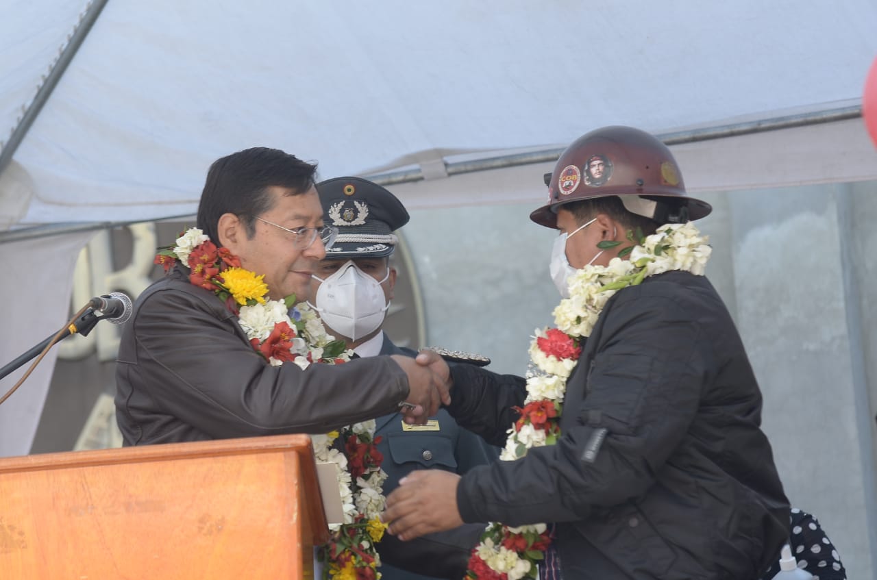 Presidente rinde homenaje a la COB y pide a trabajadores coadyuvar en la reconstrucción de la patria (Actualiza)