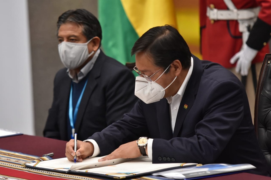 Promulgan ley que facilitará la adopción de al menos 5.678 niños y adolescentes en Bolivia (adelanto)