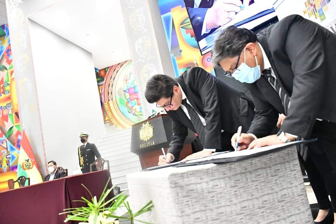 Presidente: Tras recuperar la democracia, Bolivia retorna al camino del desarrollo y prevé crecer 4,4% este año