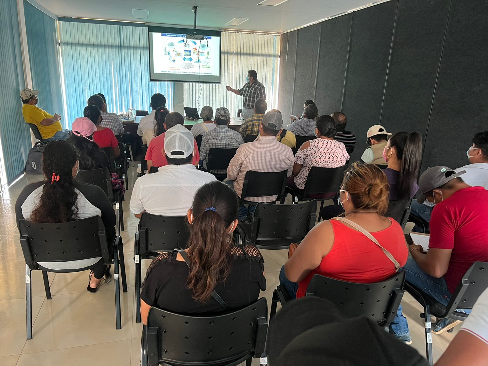 Gobierno socializa programas agropecuarios con organizaciones indígenas y productivas