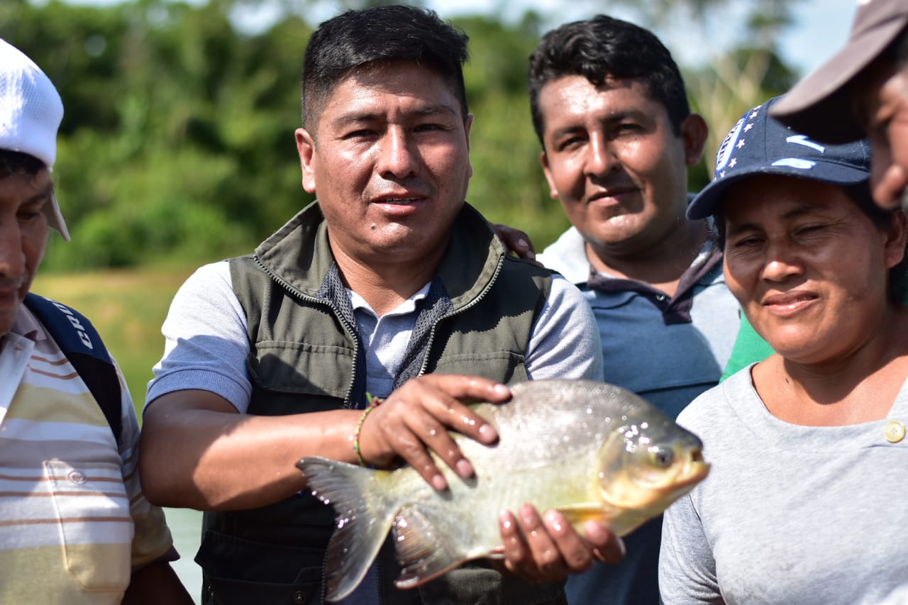 Gobierno entrega insumos para impulsar la producción piscícola en Beni