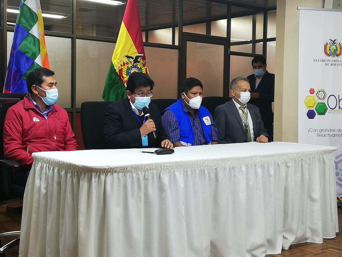 Gobierno envía maquinaria pesada y personal a Sucre e instruye a BoA apoyar traslado de vituallas