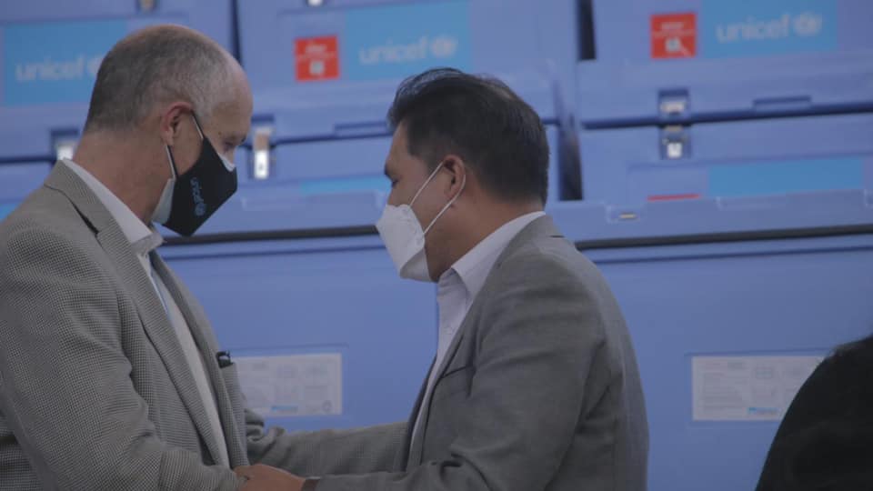 Unicef y Ministerio de Salud entregan 1.400 conservadoras de vacunas para los municipios de Bolivia.