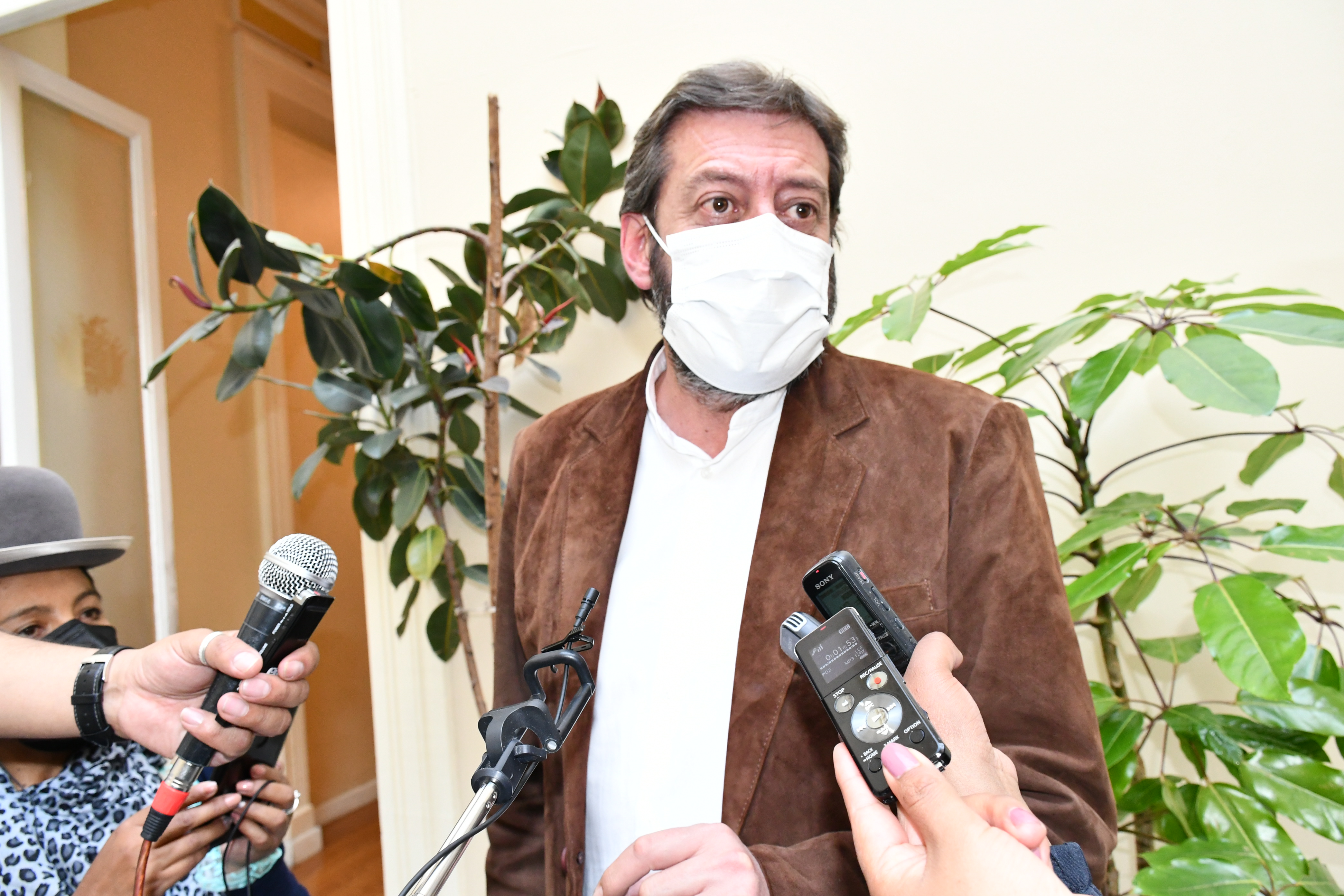 Presidente del Parlamento Andino denuncia que ultraderecha española intenta desestabilizar al Gobierno boliviano