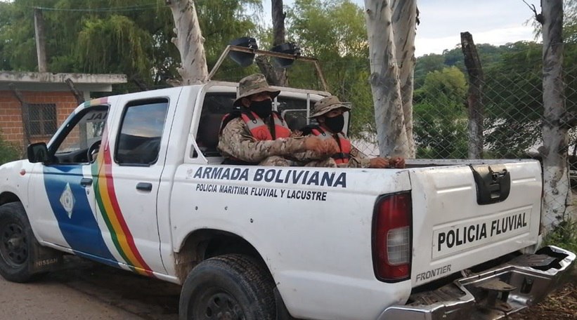 Navales rescatan a dos menores atrapados en turbión en Bermejo