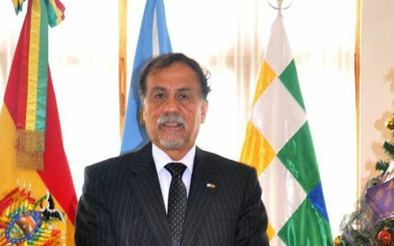 Exembajador argentino Normando Álvarez confirma llegada de armas a Bolivia, pero desconoce su destino