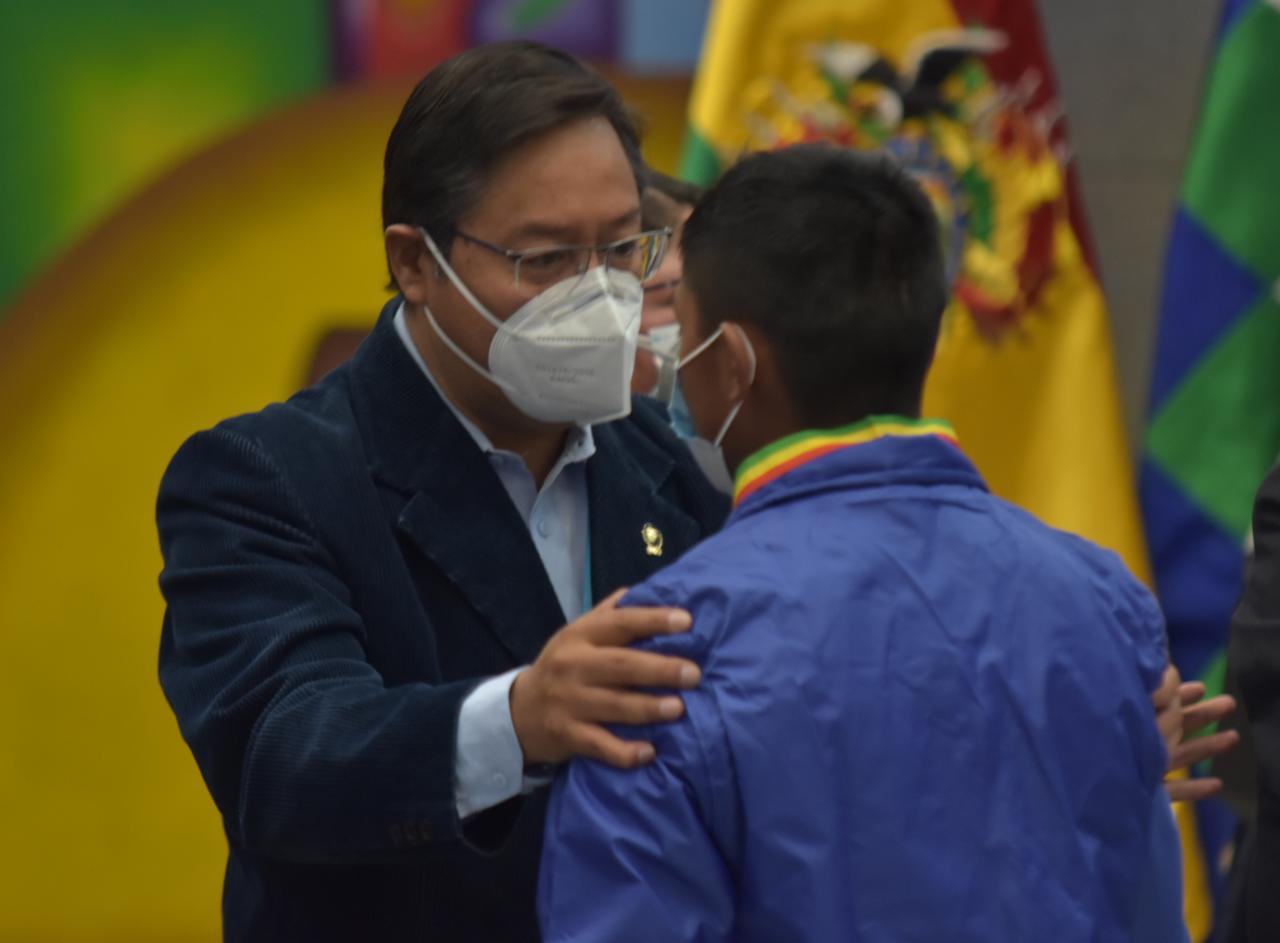 Presidente lanza Décima Olimpiada Científica Estudiantil Plurinacional y entrega medallas a ganadores de 2019