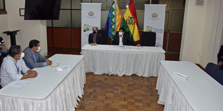 Gobierno impulsa funcionamiento del aeropuerto de San Ignacio de Velasco, pero Costas no acude a la cita