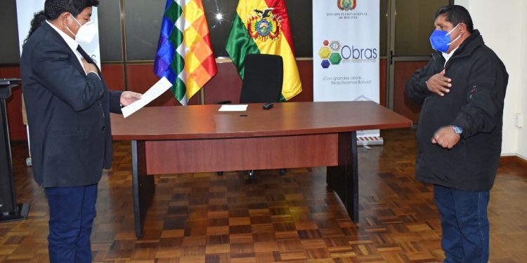 Zalles jura como nuevo director de Correos y apunta al fortalecimiento del comercio por internet