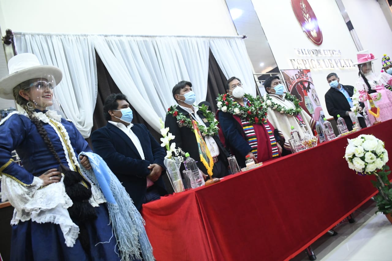 Presidente pide que gobiernos municipales de Potosí estén a la vanguardia de la vacunación contra el COVID-19