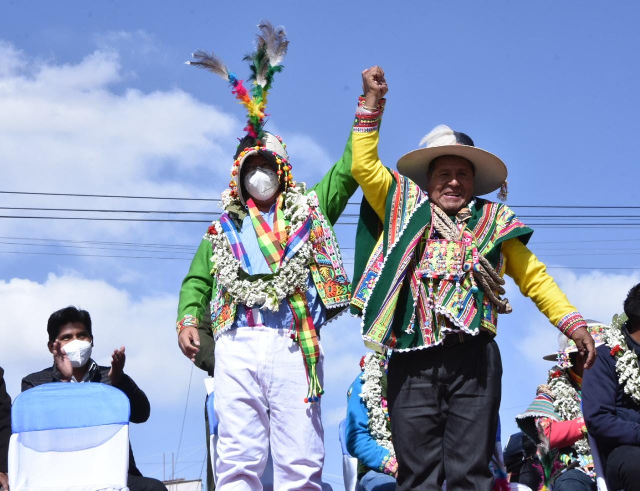 Federación de Ayllus del Norte de Potosí recibe dos vehículos en la celebración de sus 28 años de creación