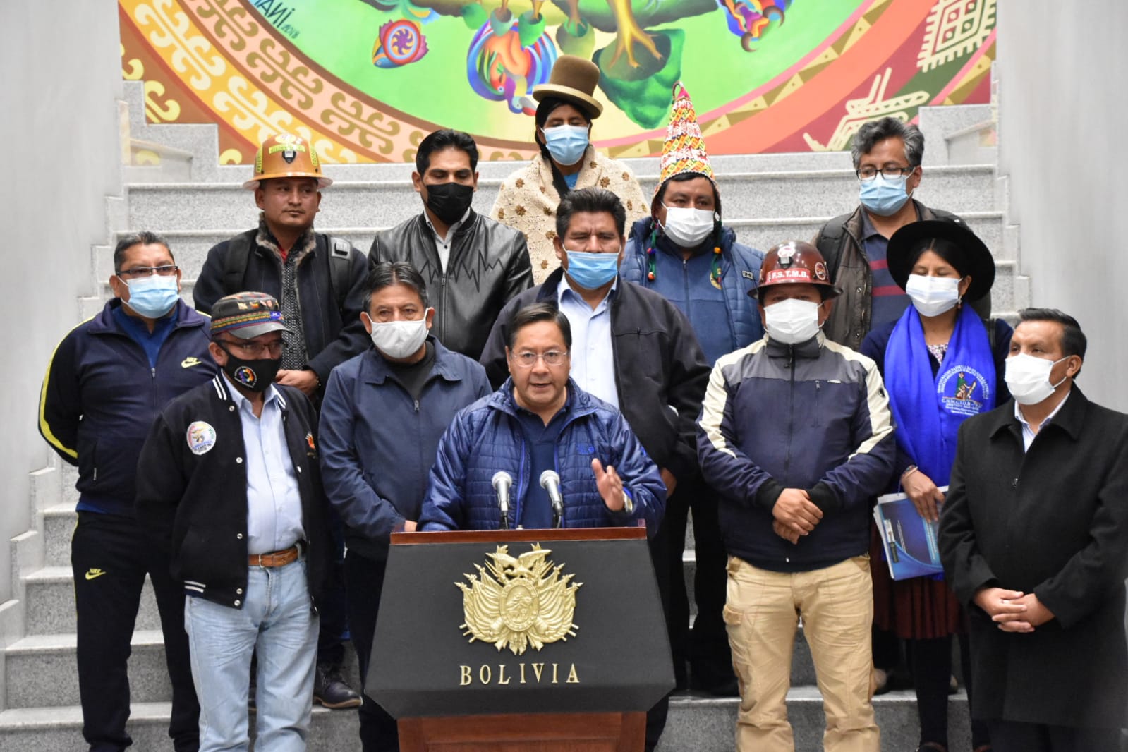 El Presidente abroga la Ley 1386 escuchando las demandas de la población y exhorta a reanudar las labores (amplia)