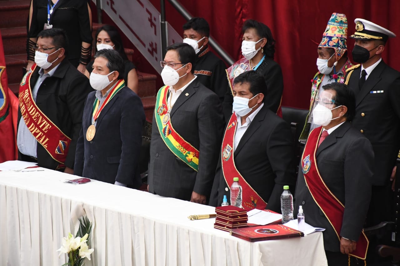 Gobierno reactiva proyectos productivos paralizados en Oruro y planifica edificar un complejo industrial camélido