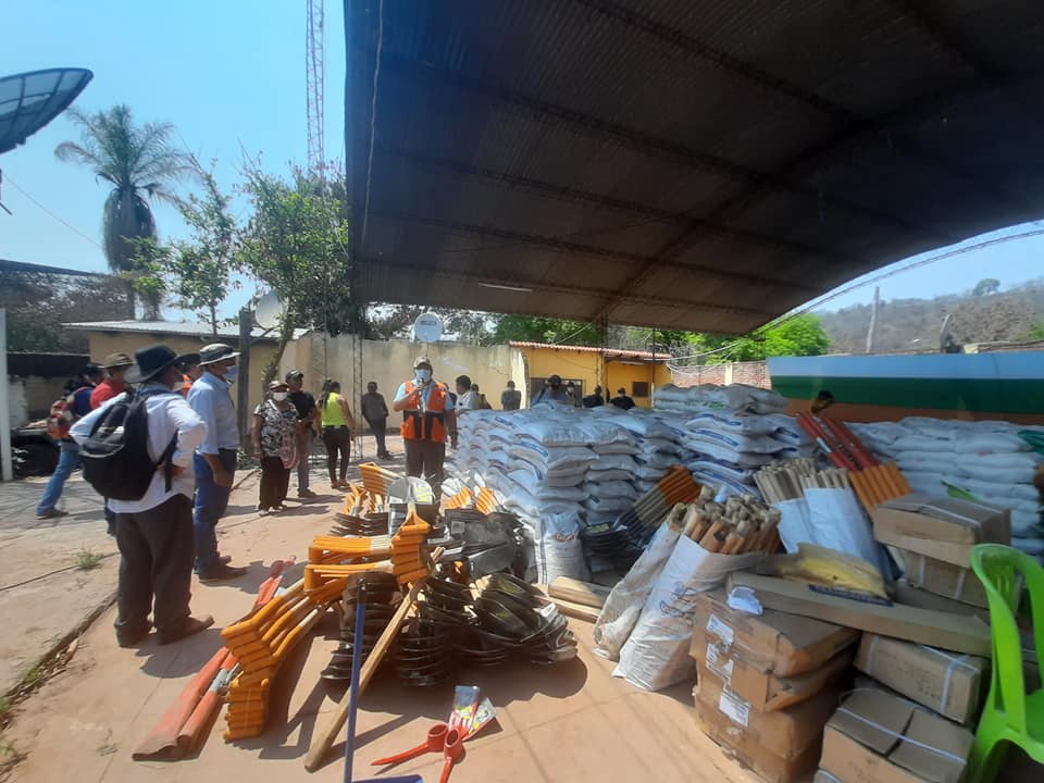 Defensa Civil entrega 16 t de alimentos y herramientas para familias afectadas por sequía en comunidad Kereimba Iyaambae de Santa Cruz