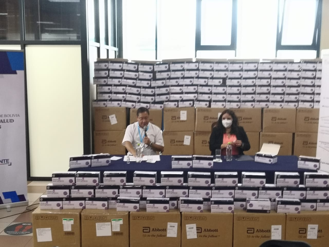 Cochabamba: Presidente Arce entrega 177.000 pruebas de antígeno nasal para detección gratuita del COVID-19