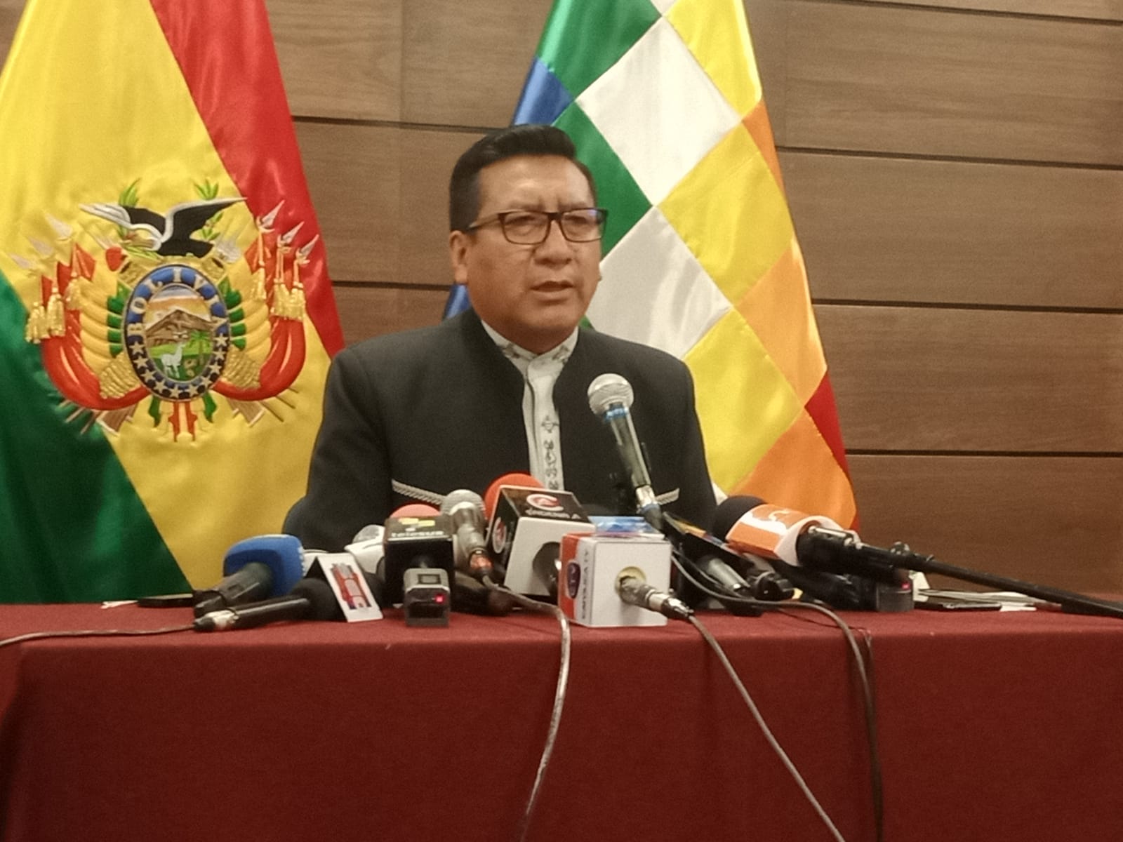 Presidente de Diputados resalta que la población acuda masivamente a los centros de vacunación