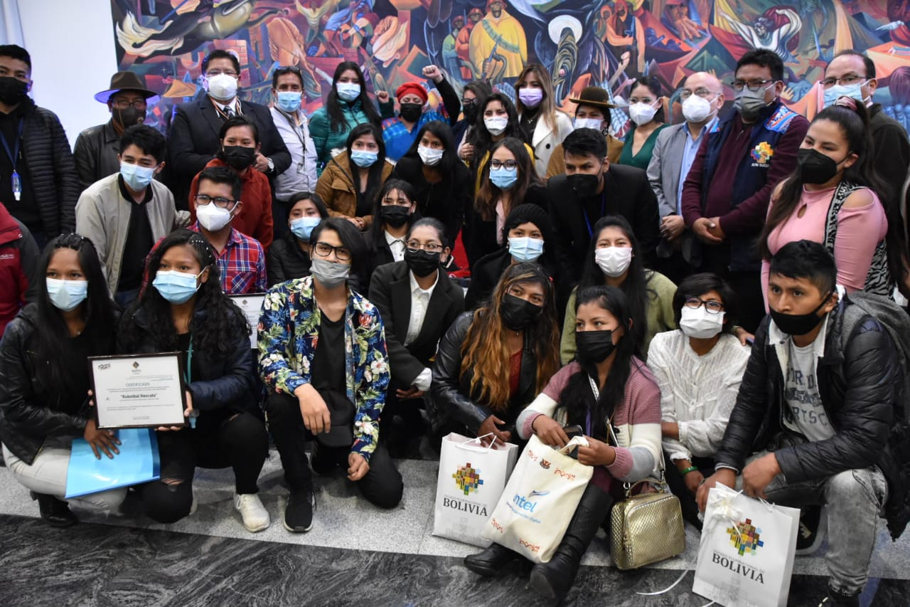 Gobierno premia a los ganadores del concurso “Juventud creatividad rebelde”