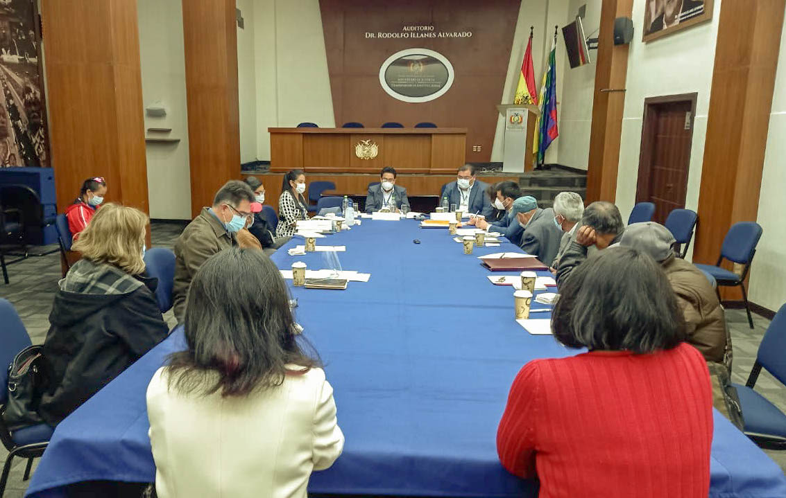 Ministerio de Justicia y víctimas de dictaduras coordinan proyecto de ley para reparar daños y esclarecer la verdad