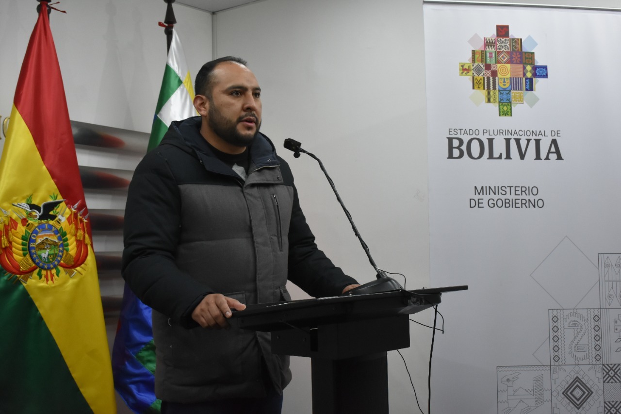 Ataque y quema de módulo y vehículos policiales en Villa Fátima dejan daño preliminar de $us 40.000