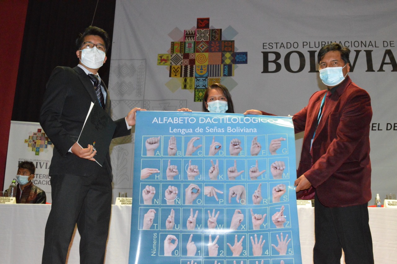 Ministerio de Educación anuncia diplomados en lenguaje de señas y sistema Braille