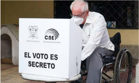 Ecuador habilita el voto en casa para mayores de 50 años con discapacidad física