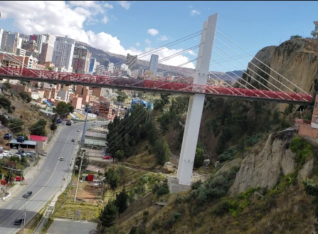 Hombre se quita la vida lanzándose del puente de Las Américas en La Paz