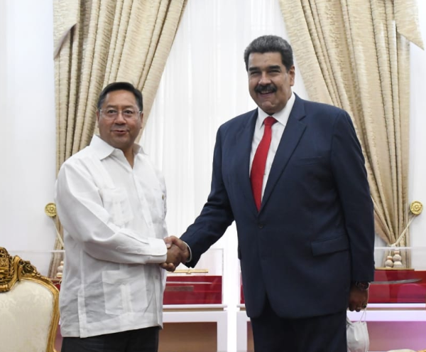 Presidente Arce fue recibido por Nicolás Maduro en el Palacio de Miraflores