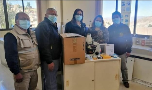 Inlasa recibe un microscopio para la capacitación en el diagnóstico de la malaria