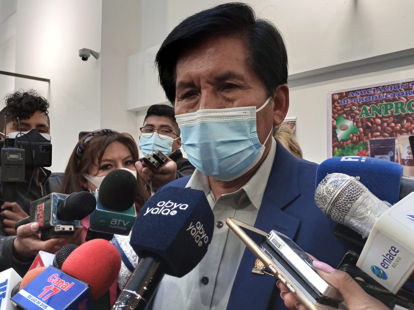 Postergación del control del carnet de vacunación descongestionará centros de inmunización y evitará más contagios