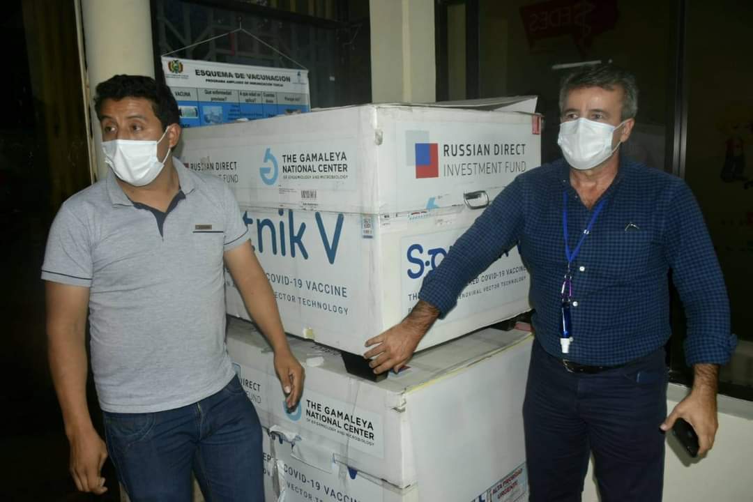 Trasladan 15.000 dosis a la región del Chaco tarijeño para inmunizar a personas de 50 a 59 años