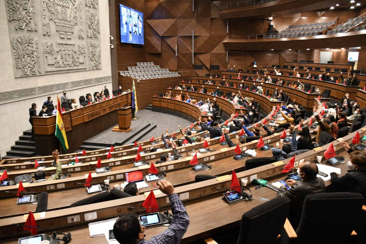 Cámara de Diputados rinde homenaje a Oruro por los 241 años de su gesta libertaria