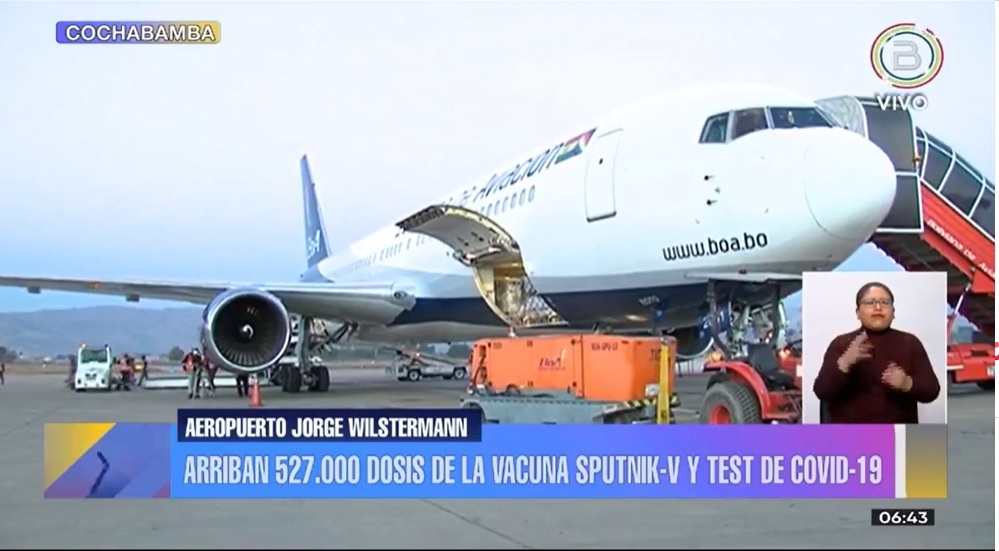 Arriban a Bolivia 527.000 vacunas Sputnik V para reforzar la campaña de inmunización