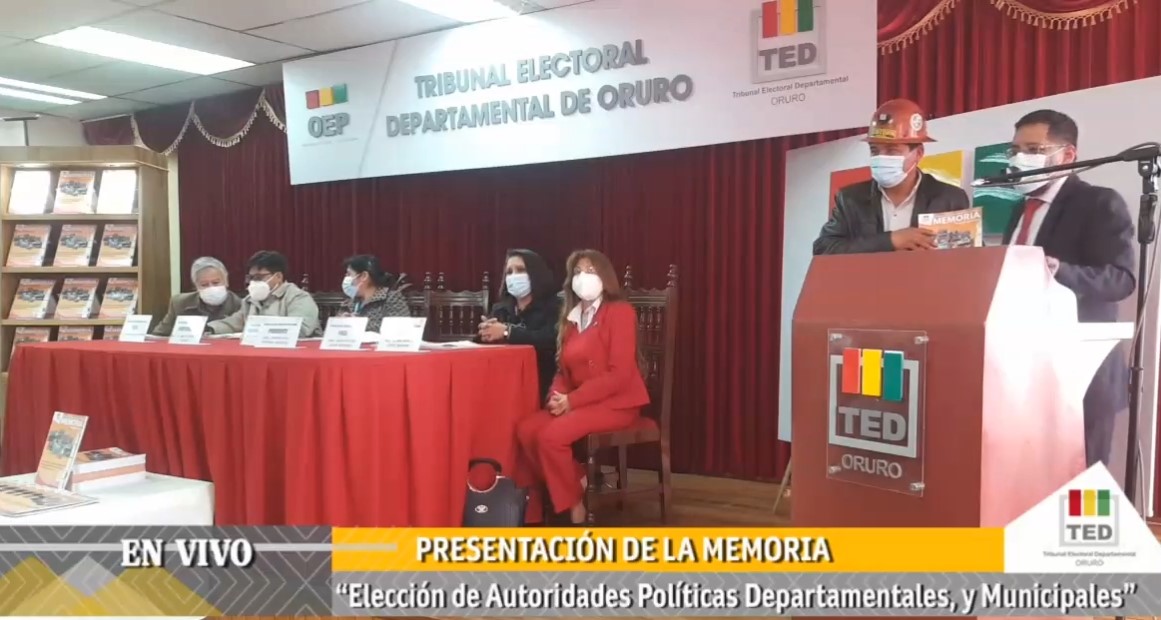 Tribunal Electoral de Oruro entrega memoria de las elecciones subnacionales