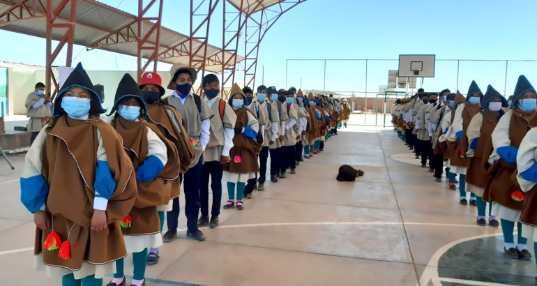 Estudiantes de Uru Chipaya eligen a su gobierno estudiantil por normas y procedimientos propios