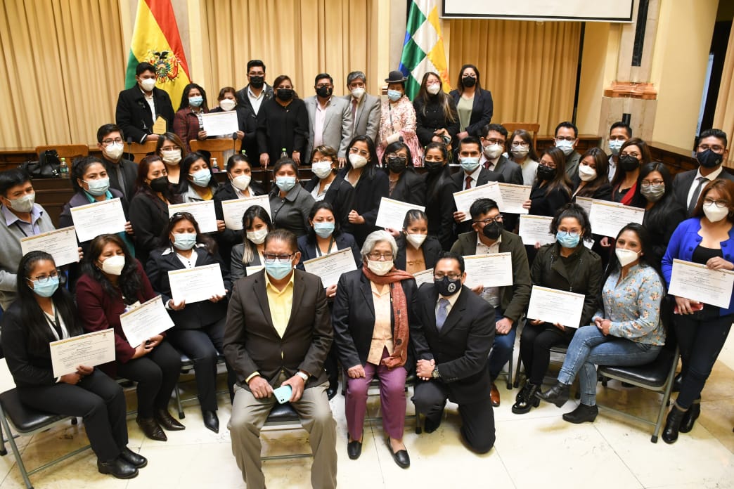 Diputados otorgan reconocimientos a médicos de las Unidades de Terapia Intensiva del Hospital de Clínicas