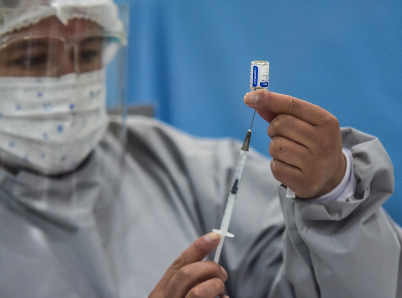 Salud inicia aplicación de la segunda dosis de la vacuna Sputnik V al personal médico