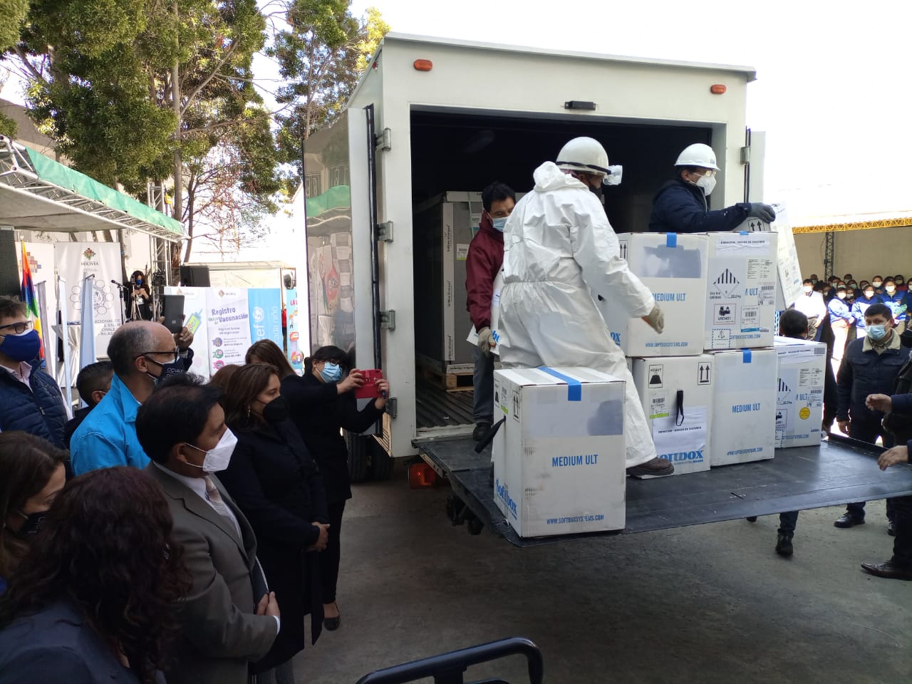 Bolivia recibe 92.430 dosis de vacunas Pfizer para reforzar el plan de vacunación contra el COVID-19