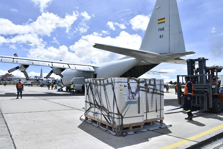 Bolivia suma 12,4 millones de vacunas contra el COVID-19 que alcanzan para toda su población en edad de inmunización