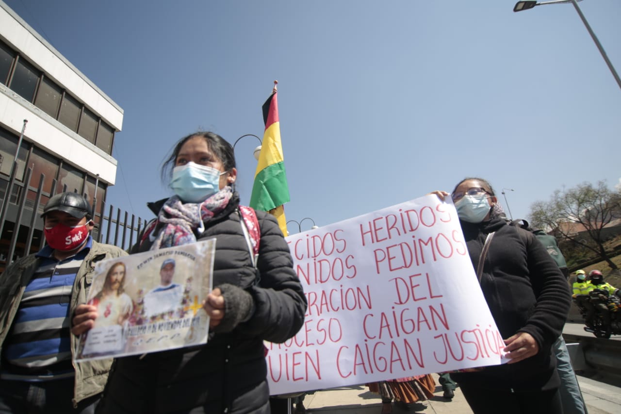 Víctimas de las masacres de Senkata y Sacaba exigen sancionar a quienes aprobaron el “decreto de la muerte” de 2019