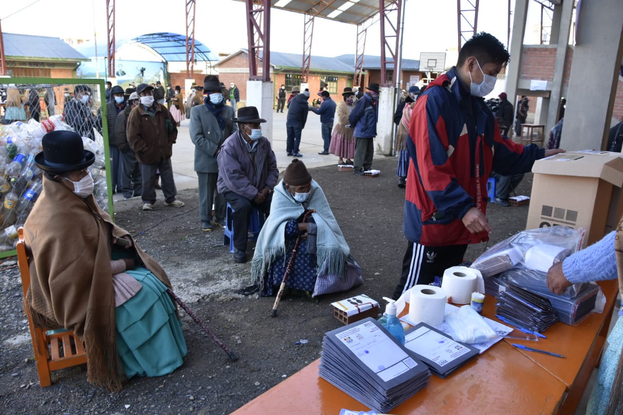 Ministro de Salud pide participación disciplinada en elecciones subnacionales