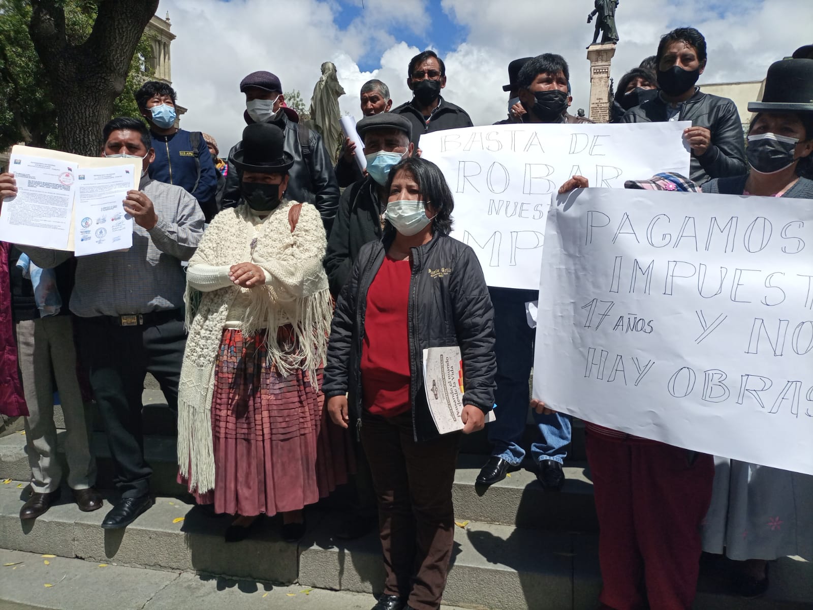 Vecinos de La Paz piden a Revilla salir de la clandestinidad y aclarar la corrupción de su gestión