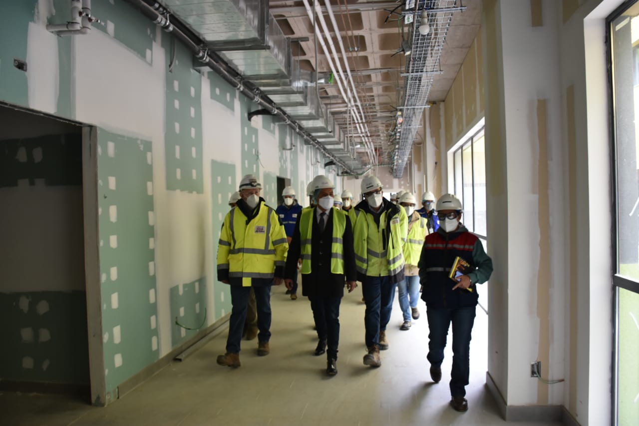 Ministro Auza identifica demora en construcción del hospital de tercer nivel de Potosí