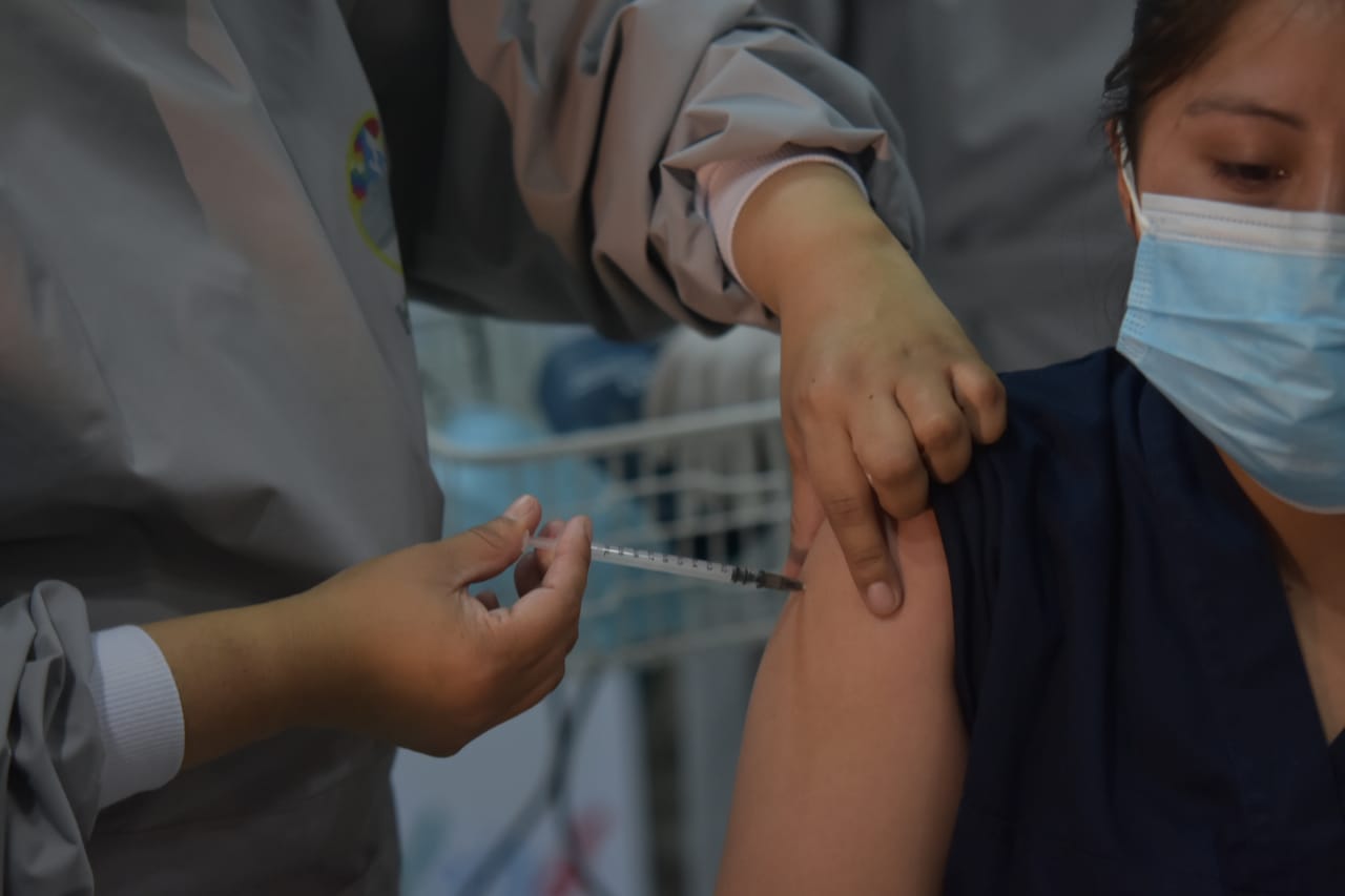 Choferes concientizan sobre el uso de medidas de bioseguridad e invitan a vacunarse contra el COVID-19