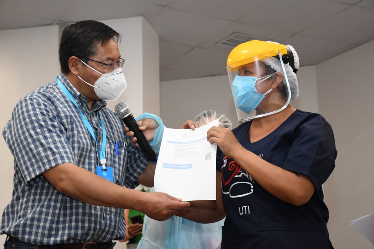 Auxiliar de enfermería en Pando: “Al señor Presidente muchas gracias por la vacuna que es una esperanza para todos”
