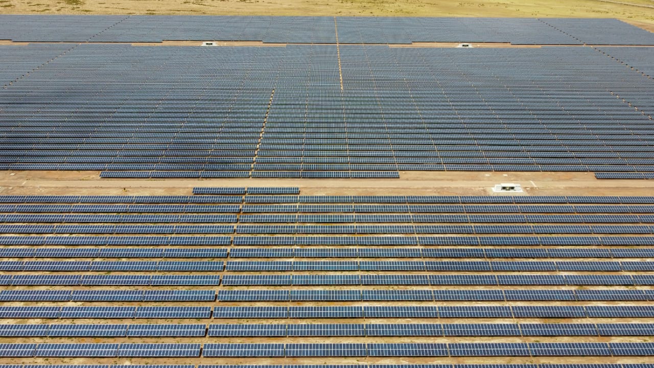 Presidente inaugura segunda fase de planta solar fotovoltaica más grande del país en Oruro