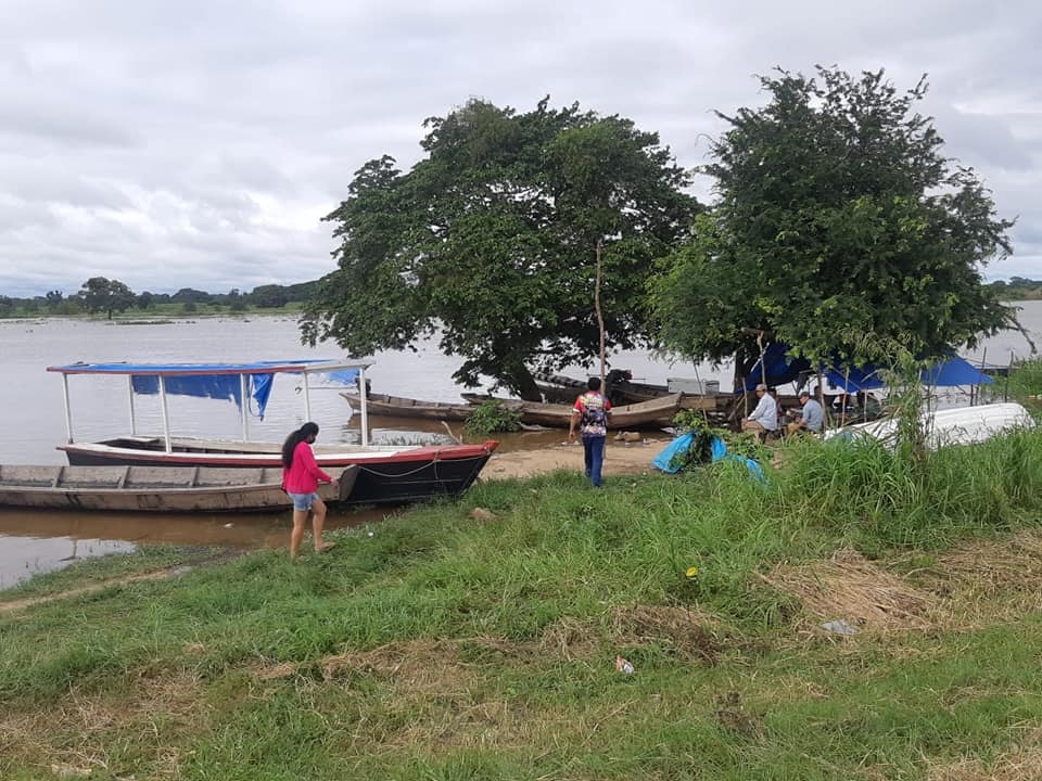 Evacúan a familias de comunidad indígena Puerto Geralda por desborde de ríos