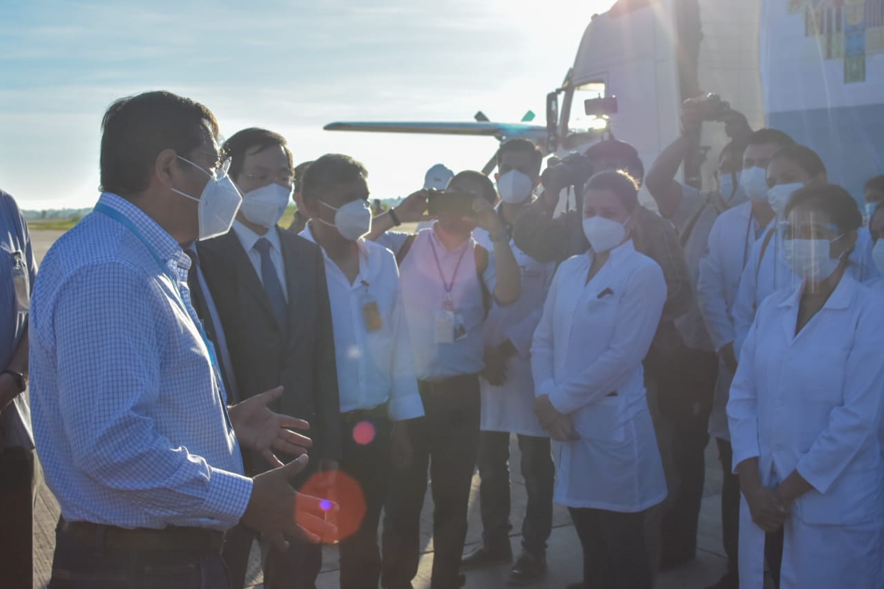 Presidente expresa agradecimiento del pueblo a médicos y enfermeras que participarán en vacunación masiva contra el COVID-19