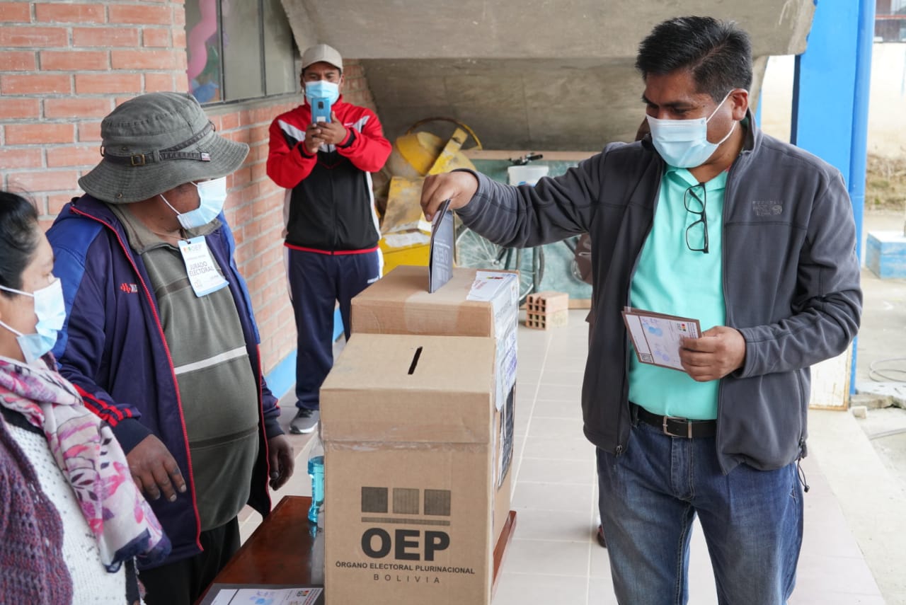 El TSE califica de positiva la jornada electoral y destaca la participación del pueblo boliviano